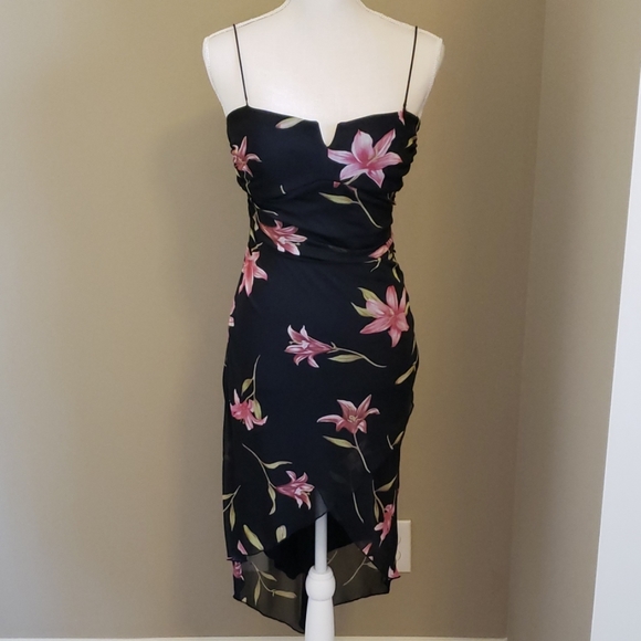 City Triangles Dresses & Skirts - 🏖2/$12 Cute floral dress